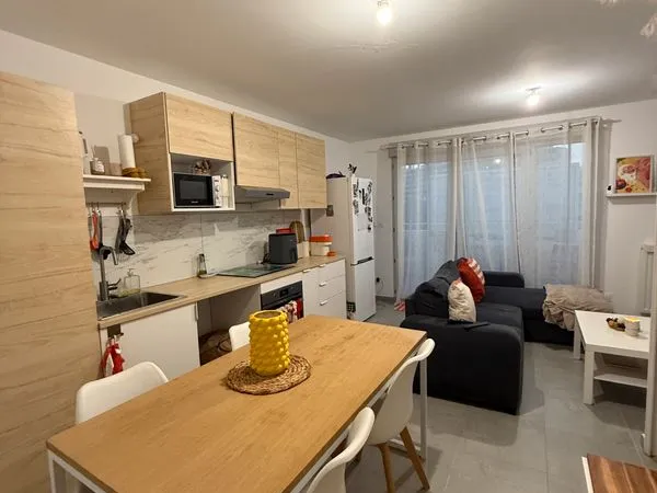 T2 neuf dernier étage, terrasse 13 m² vue dégagée + parking, Marseille 10e, 950 CC