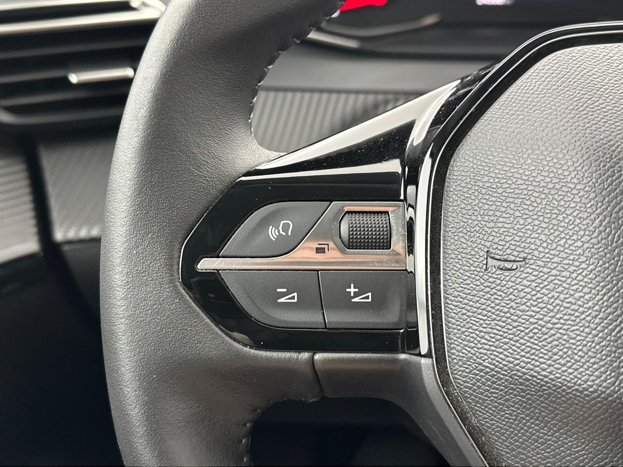 Peugeot 208 puretech 100 s&s bvm6 allure — photo 20