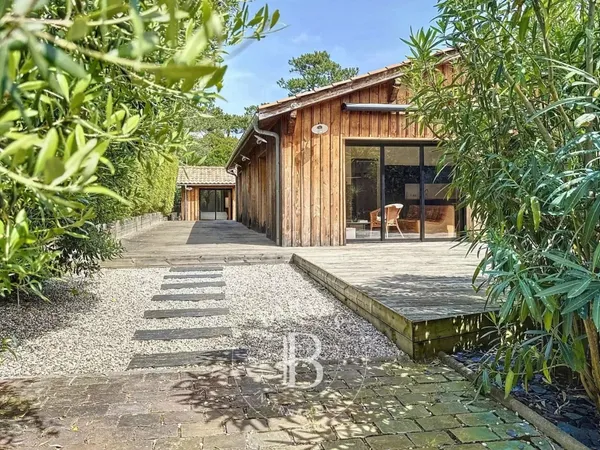 VILLA EN BOIS AU CALME, 4 CHAMBRES, AU COEUR DU CAP FERRET