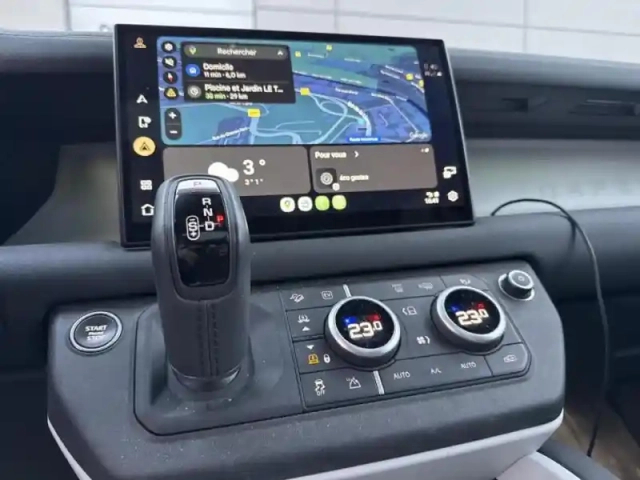 Land Rover Defender 110 2.0 p300e phev x-dynamic se — photo 7