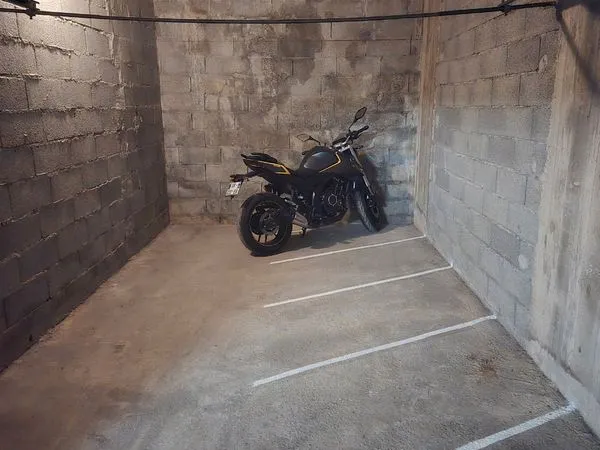 Emplacement Moto Garage fermé