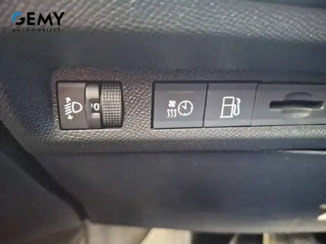 Peugeot 308 phev 180 e-eat8 — photo 17