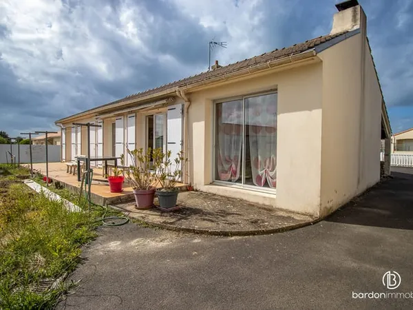 Maison 112 m² - Dépendances - Centre Bourg Saint-Étienne-de-Mer-Morte