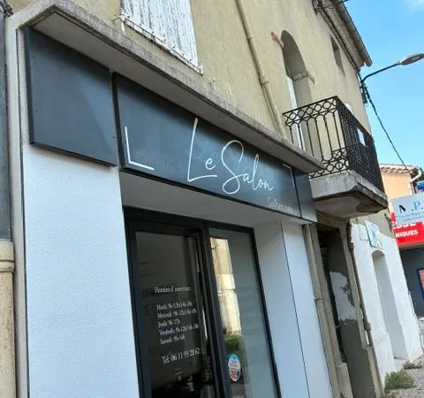 Idéal investisseurs - Immeuble de rapport : local commercial loué + 2 appartements à réhabiliter +ja