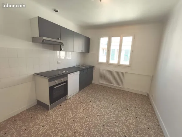 2 pièces de 55 m² avec parking, au centre ville