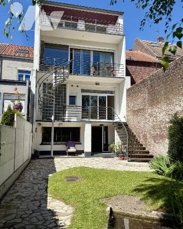 Maison 9 pièces 161 m²
