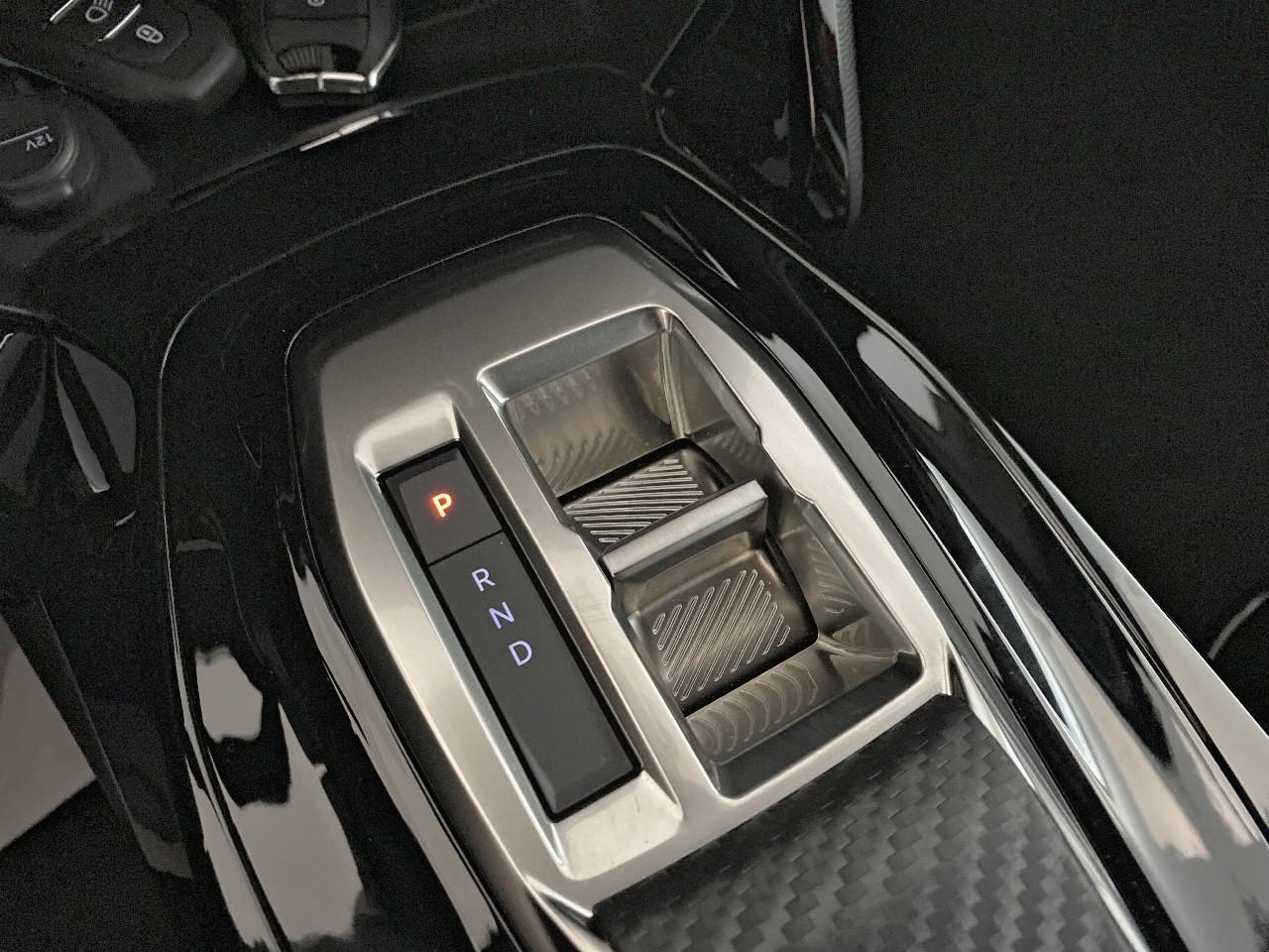 Peugeot 2008 hybrid 145 ch e-dcs6 allure — photo 15