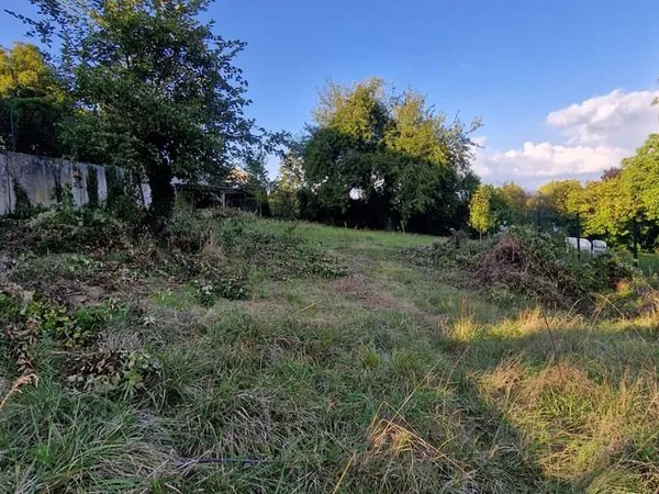 Terrain 605 m²