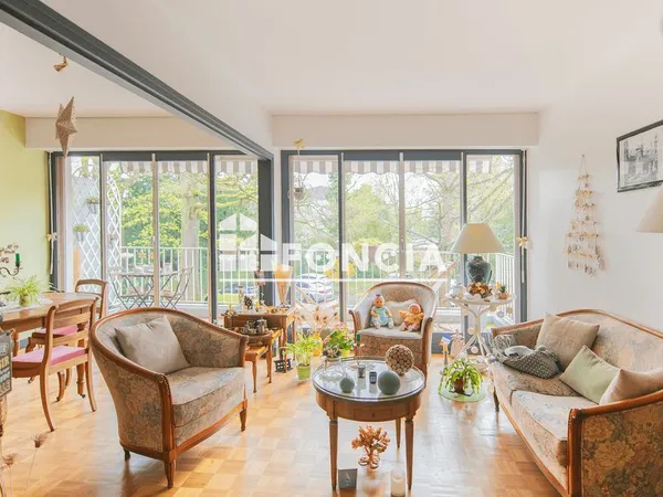 Appartement 4 pièces avec balcon - Résidence verdoyante et sécurisée