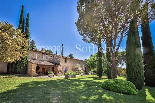 Maison 6 pièces 300 m²