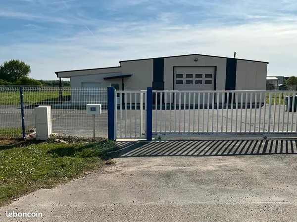 Location bâtiment de 430 m2 avec bureaux