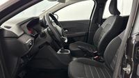 Dacia Sandero 1.0 TCe 90ch Expression — photo 12