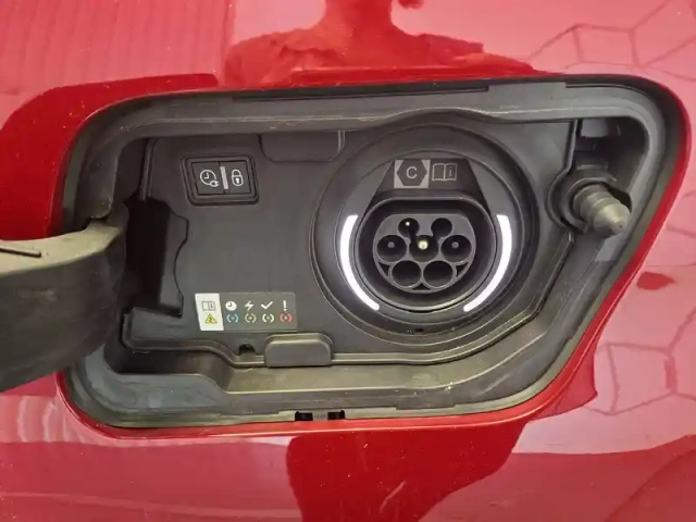 Peugeot 3008 hybrid 180 e-eat8 — photo 23