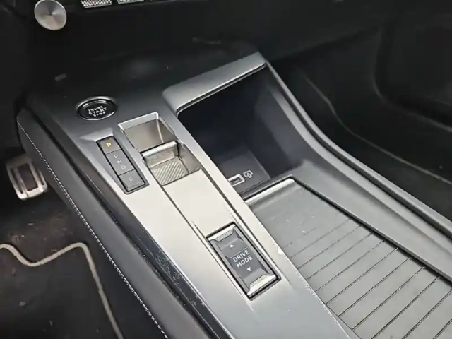 Peugeot 408 phev 225 e-eat8 — photo 14