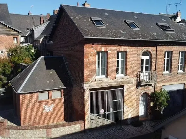 Maison 10 pièces 344 m²