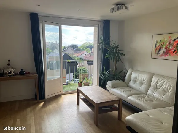 BRON : Joli T3 63 m², traversant, box fermé, caves, quartier calme proche centre, T2 et tout commerc