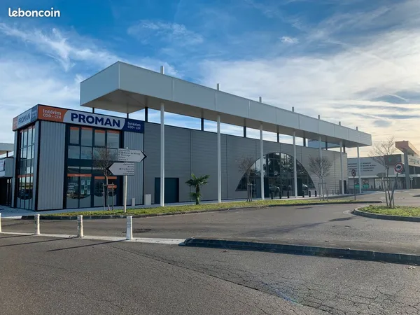 HAGETMAU | Local Commercial 893 m² - Emplacement N°1 & Forte Visibilité DIVISIBLE