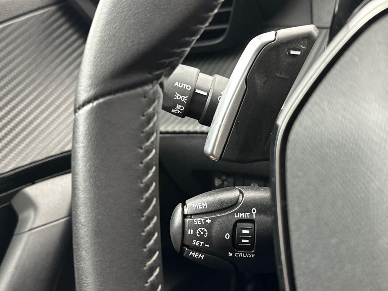 Peugeot 2008 puretech 130 s&s eat8 allure pack — photo 17