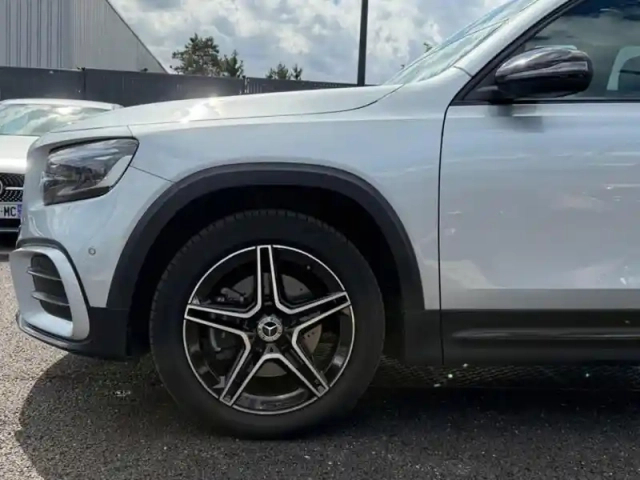 Mercedes Glb 200 d amg line — photo 29