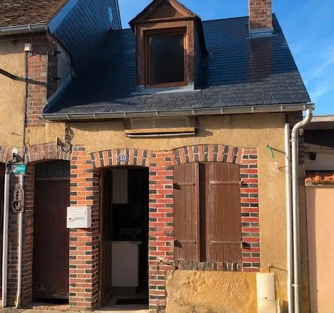 Jolie petite maison rue calme Saint Fargeau