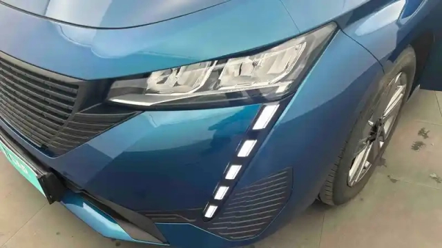 Peugeot 308 hybrid 145 e-dcs6 — photo 23