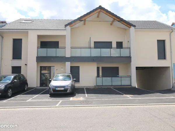 Appartement Meublé - 2 pièces - 39 m² - Une chambre - Terrasse - Cave - Une place de parking intérie