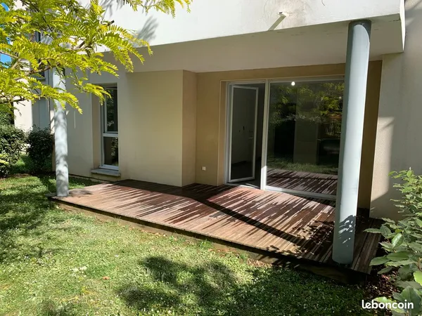 Appartement RDC équipé 42 m² Terrasse 12 m² Jardin 56 m² Parking privatif et Alarme individuel