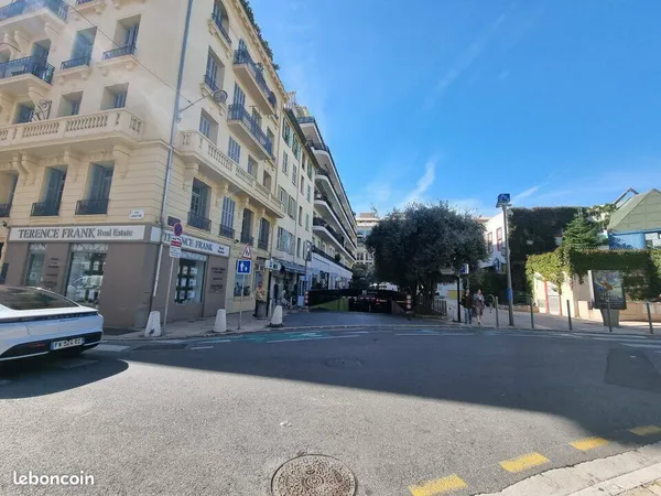 LOCAL COMMERCIAL 340 m² NICE