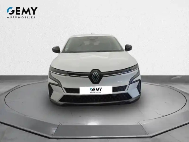 Renault Megane e-tech ev40 130ch standard charge — photo 17