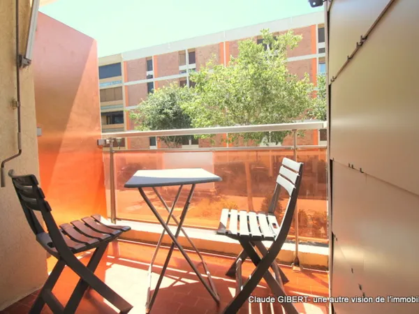 Studio / T1 au 1er étage avec ascenseur + terrasse, situé à 3 minutes à pied de la cure à Balaruc-Le