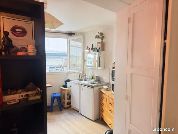 Sous location disponible, à partir de maintenant jusqu'a fin juin Paris 7, va 550/mois Dm pour + d'i
