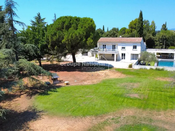 CARPENTRAS - PROPRIETE DE 190 M² HABITABLE SUR 4009 M² DE TERRAI
