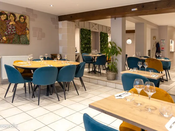 Restaurant clé en main - Emplacement en centre-ville de Chinon - Licence IV