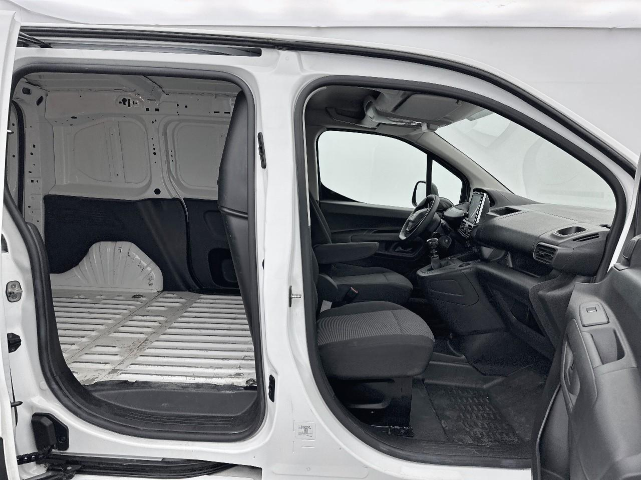 Peugeot Partner fourgon standard 650 kg bluehdi 100 s&s bvm6 premi — photo 12