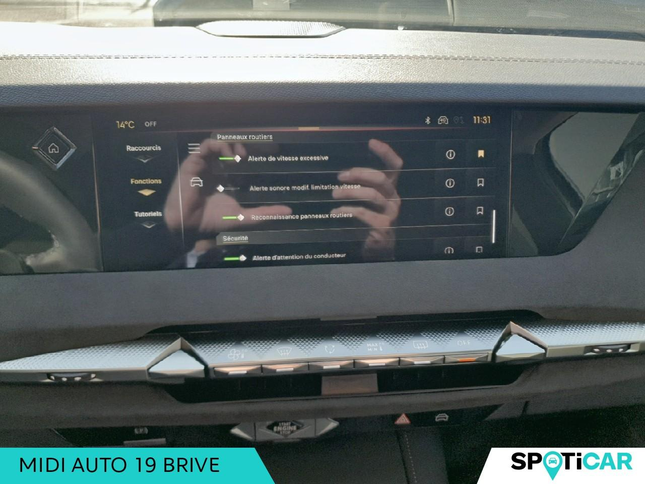 Ds Ds 4 bluehdi 130ch etoile automatique alcantara sieges — photo 22