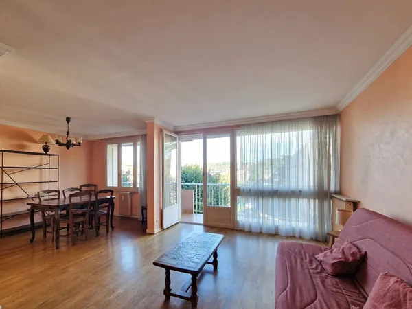 Grand T3 au coeur de Couzon au mont d'or
