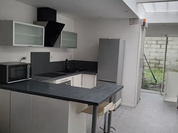 Location maison de ville meublée 92m², Lens