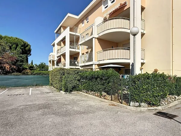 TYPE 3 - 55 m2 LC AVEC EXTERIEURS - PLACE DE PARKING PRIVATI