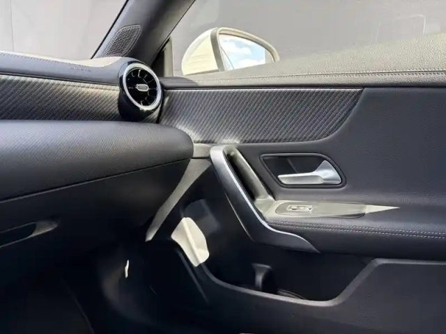 Mercedes Cla shooting brake 180 d 8g-dct — photo 18