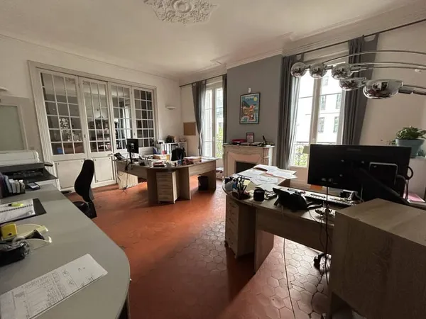 Appartement 9 pièces 211 m²