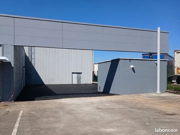 Entrepôt/ Réserve/ Cellule commerciale
