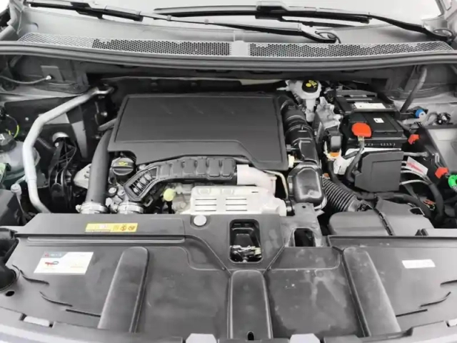 Peugeot 5008 puretech 130ch s&amp;s eat8 allure pack — photo 7