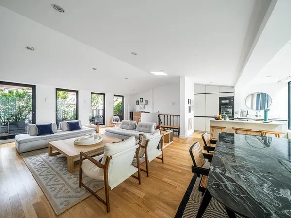 Maison contemporaine en pleine propriété à usage mixte