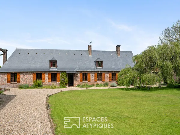 Corps de ferme avec dépendances et jardin vivant
