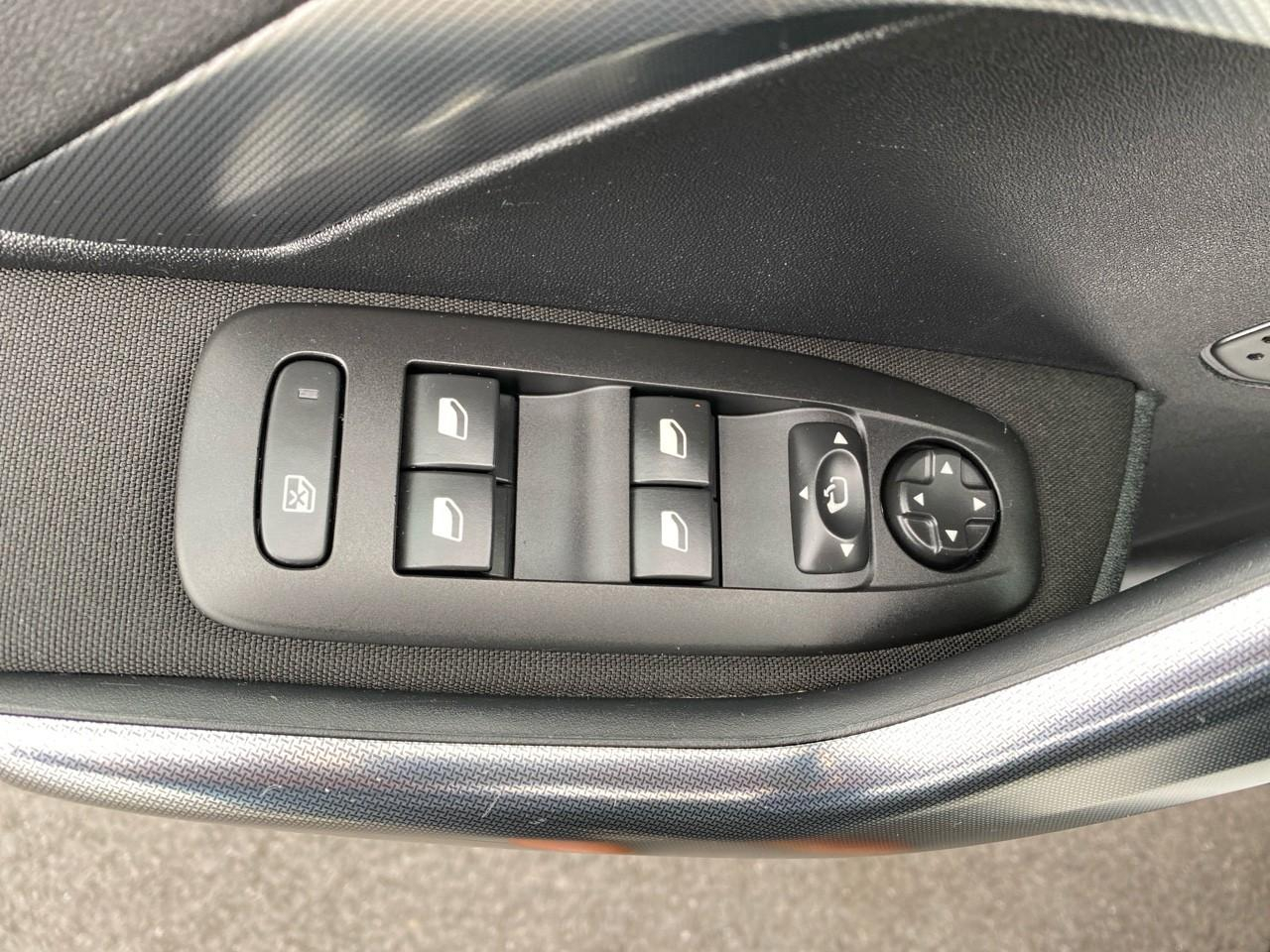 Peugeot 2008 1.2 puretech 110ch allure s&s — photo 14