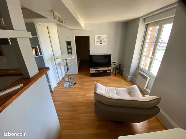 T2 (24,4 m2), centre-ville, petite copropriété, éligible APL