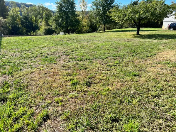 LALINDE A SAISIR TERRAIN A BATIR D'UNE SURFACE DE 1673 mÂ², EAU,