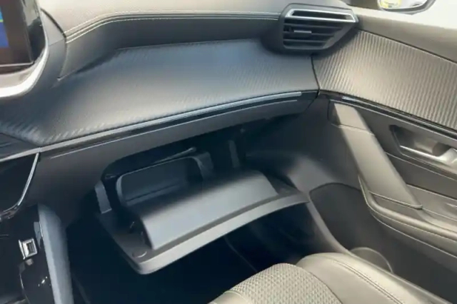 Peugeot 208 electrique 50 kwh 136ch — photo 22