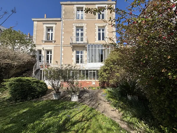 Maison 7 pièces 216 m²