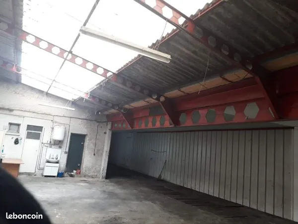 A louer hangar de 200m2 à usage d'entrepôt